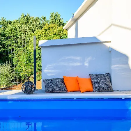 Charmantes Im Gruenen Mit Pool