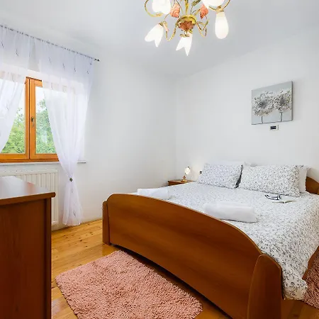 Charmantes Im Gruenen Mit Pool Apartment *