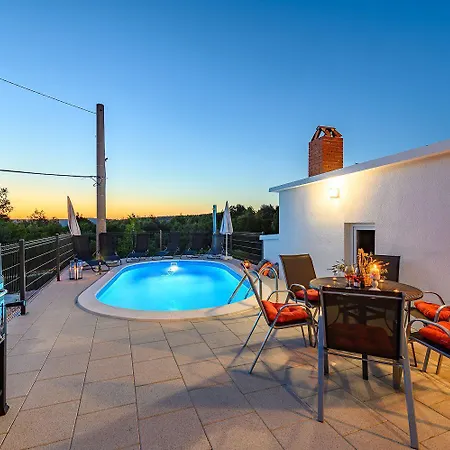 Apartment Charmantes Im Gruenen Mit Pool *