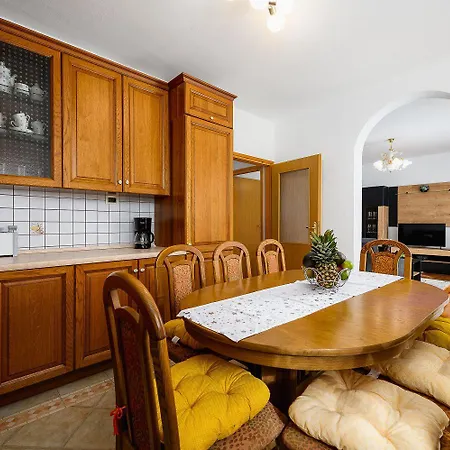 Apartment Charmantes Im Gruenen Mit Pool Labin (Istria)